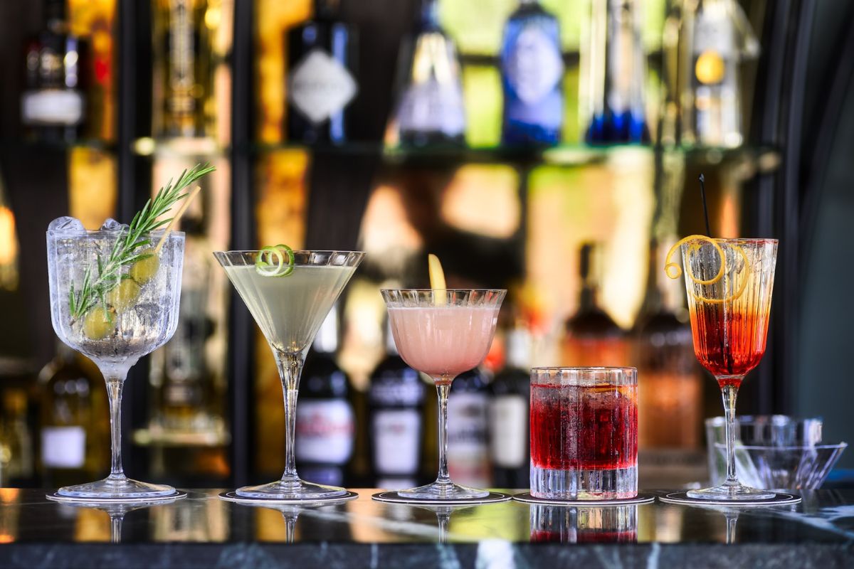 land-based vs online casinos - MGJ - Image of drinks at a bar - Photo by M.S. Meeuwesen on Unsplash